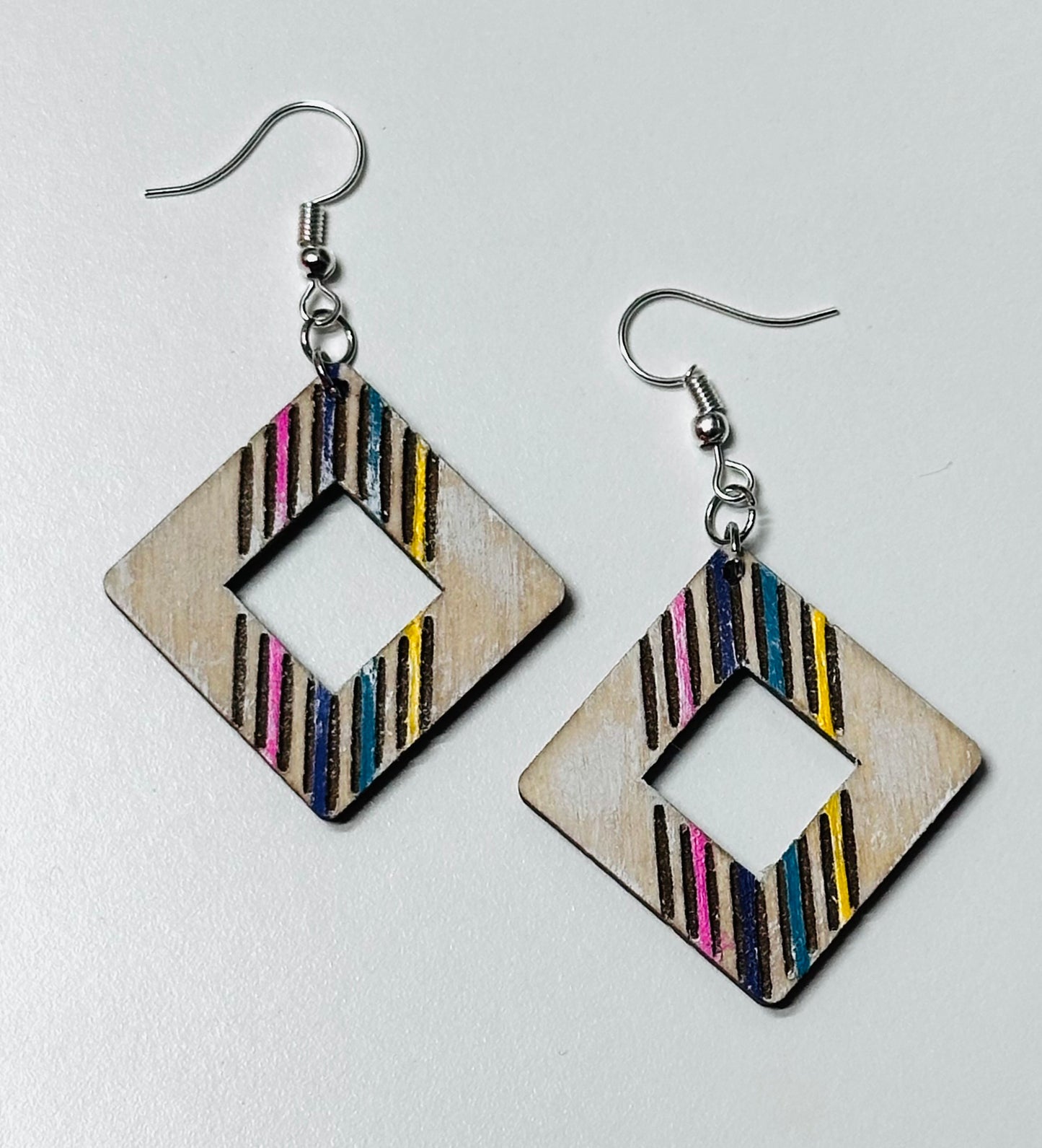 Middle Lined Diamond Earrings
